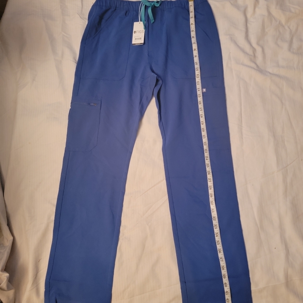 NWT Figs women scrub